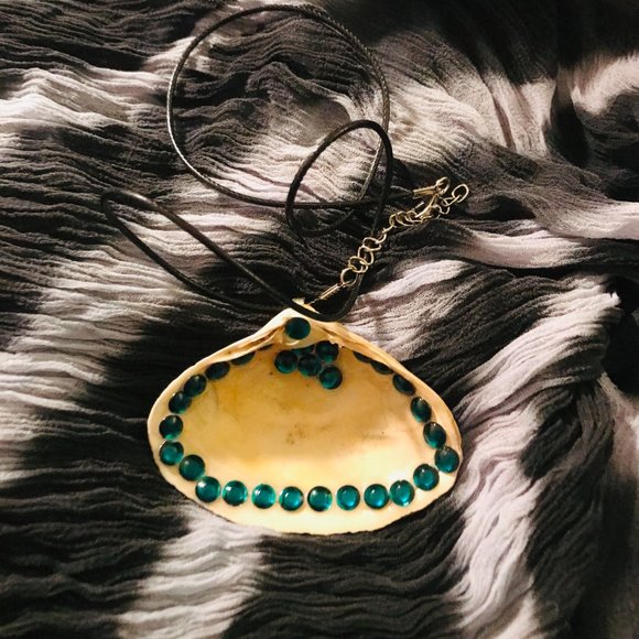 Seashell Vintage Rare UNique Rhinestone One of a Kind Handmade Seashell Necklace - Picture 13 of 16